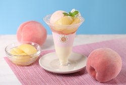 【06月09日から！くら寿司】「ミルキー」とのコラボ！桃のプリンセスパフェ発売！